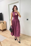 BORDO BEL YAKA DEKOLTELİ BELDEN OTURAN KETEN ELBİSE