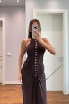 DRAPELİ DÜĞMELİ KAHVERENGİ MAXİ ELBİSE