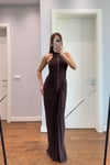 DRAPELİ DÜĞMELİ KAHVERENGİ MAXİ ELBİSE