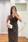 HALTER YAKA DEKOLTELİ ELBİSE-KAHVERENGİ