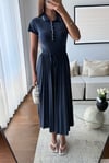 POLO YAKA BELİ LASTİKLİ PİLELİ ELBİSE