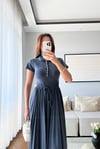 POLO YAKA BELİ LASTİKLİ PİLELİ ELBİSE