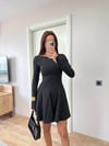 siyah dikis detayli elbise