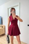 YAKA DETAYLI PİLELİ ELBİSE BORDO