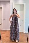 YANLARI YIRTMAÇ DETAYLI MUADİL ELBİSE