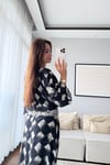 YARASA KOL DESENLİ ELBİSE