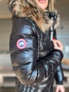 Kolda Nakış Logo Çıkartılabilir Kapşon ve Kürk Detaylı Şişme Mont