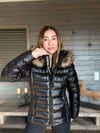 Kolda Nakış Logo Çıkartılabilir Kapşon ve Kürk Detaylı Şişme Mont