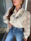 Yakası Dantelli Gömlek