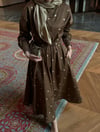 KAHVERENGİ YILDIZ NAKIŞ ELBİSE