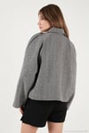 Balıksırtı Pamuklu Regular Fit Kruvaze Yaka Astarlı Kaşe Ceket Kadın Mont 6524981 SİYAH-BEYAZ