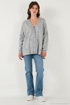 Çiçek İşlemeli Oversize Fit V Yaka Düğmeli Kadın Hırka 4616191 AÇIK GRİ