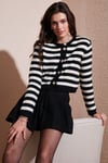 Çizgili Oversize Fit Bisiklet Yaka Düğmeli Crop Triko Kadın Hırka 4615567 SİYAH