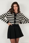Çizgili Oversize Fit Bisiklet Yaka Düğmeli Crop Triko Kadın Hırka 4615567 SİYAH