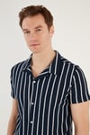 Çizgili Pamuk Karışımlı Kısa Kollu Apaş Yaka Regular Fit Erkek Gömlek CF24S117664 LACİVERT
