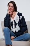 Desenli Regular Fit Düğmeli V Yaka Crop Kadın Hırka 4615553 LACİVERT-EKRU