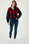 Desenli Regular Fit Düğmeli V Yaka Crop Kadın Hırka 4615553 LACİVERT-KIRMIZI