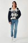 Desenli Regular Fit Düğmeli V Yaka Crop Kadın Hırka 4615553 LACİVERT-EKRU