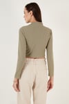 Esnek Slim Fit Cut Out Pencereli Dik Yaka Crop Kadın Bluz 5865348 Olive