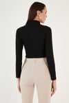 Esnek Slim Fit Cut Out Pencereli Dik Yaka Crop Kadın Bluz 5865348 SİYAH