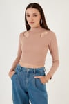 Esnek Slim Fit Cut Out Pencereli Dik Yaka Crop Kadın Bluz 5865348 BİSKÜVİ
