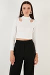 Esnek Slim Fit Cut Out Pencereli Dik Yaka Crop Kadın Bluz 5865348 BEYAZ