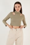 Esnek Slim Fit Cut Out Pencereli Dik Yaka Crop Kadın Bluz 5865348 Olive