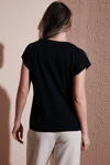 Fashion Friends % 100 Pamuk Standart Fit V Yaka Güpür Detaylı Bayan Bluz 25Y0540K1 SİYAH