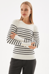 Fashion Friends Regular Fit Bisiklet Yaka Düğme Detaylı Bayan Kazak 25K0023K1 Ekru Çizgili