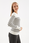 Fashion Friends Regular Fit Bisiklet Yaka Düğme Detaylı Bayan Kazak 25K0023K1 Ekru Çizgili