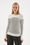 Fashion Friends Regular Fit Bisiklet Yaka Düğme Detaylı Bayan Kazak 25K0023K1 Ekru Çizgili