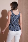 Fashion Friends Standart Fit V Yaka Büzgülü Kalın Askılı Desenli Bayan Bluz 25Y0289K1 MAVİ