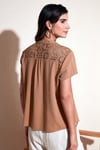 Güpür Detaylı % 100 Pamuk Regular Fit V Yaka Kadın Bluz 611BZ0286 KOYU VİZON