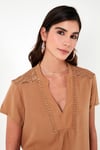 Güpür Detaylı % 100 Pamuk Regular Fit V Yaka Kadın Bluz 611BZ0286 KOYU VİZON