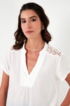 Güpür Detaylı % 100 Pamuk Regular Fit V Yaka Kadın Bluz 611BZ0286 EKRU