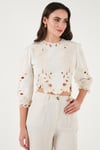 Lela Ajurlu ve Nakış İşlemeli Pamuklu Slim Fit Bisiklet Yaka Crop Bayan Bluz 676215 EKRU