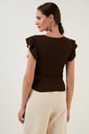 Lela Büzgü Detaylı Kolları Fırfırlı Dar Kesim Crop Bayan Bluz 5865015 KAHVE