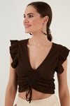 Lela Büzgü Detaylı Kolları Fırfırlı Dar Kesim Crop Bayan Bluz 5865015 KAHVE