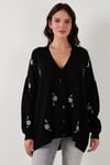 Lela Çiçek İşlemeli Oversize Fit V Yaka Düğmeli Bayan Hırka 4616191 SİYAH