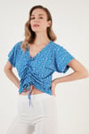 Lela Desenli Önü Büzgülü V Yaka Crop Bayan Bluz 5864486Y4 SAKS