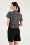 Lela Desenli Önü Büzgülü V Yaka Crop Bayan Bluz 5864486Y4 SİYAH