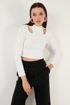Lela Esnek Slim Fit Cut Out Pencereli Dik Yaka Crop Kadın Bluz 5865348 BEYAZ
