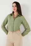 Lela Pamuk Karışımlı Slim Fit Uzun Kollu Crop Bayan Gömlek 6777336 HAKİ