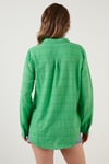 Lela Pamuklu Çift Cepli Düğmeli Regular Fit V Yaka Bayan Gömlek 514257519 BENETTON