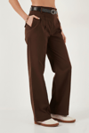 Lela Pamuklu Relaxed Fit Geniş Paça Dikiş Detaylı Kemerli Bayan Pantolon 68351208 KAHVE