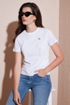 Lela Pamuklu Slim Fit Bisiklet Yaka Minimal İşleme Detaylı Bayan T Shirt 5866398 BEYAZ