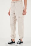 Lela Pamuklu Standart Fit Normal Bel Lastikli Paça Kemerli Jogger Bayan Pantolon 668YP5045 TAŞ