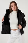 Lela Peluş Astarlı Slim Fit Suni Kürklü Çıkarılabilir Kapüşonlu Cepli Bayan Mont 497ADELE SİYAH