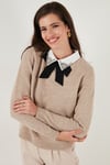 Lela Premium Regular Fit Gömlek Yaka Yumuşak Dokulu Fiyonk Detaylı Taşlı Bayan Kazak 680KZ00035 VİZON