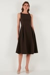Lela Regular Fit Bisiklet Yaka Cepli Pileli Midi Boy Abiye Kadın Elbise 6111963 KAHVE
